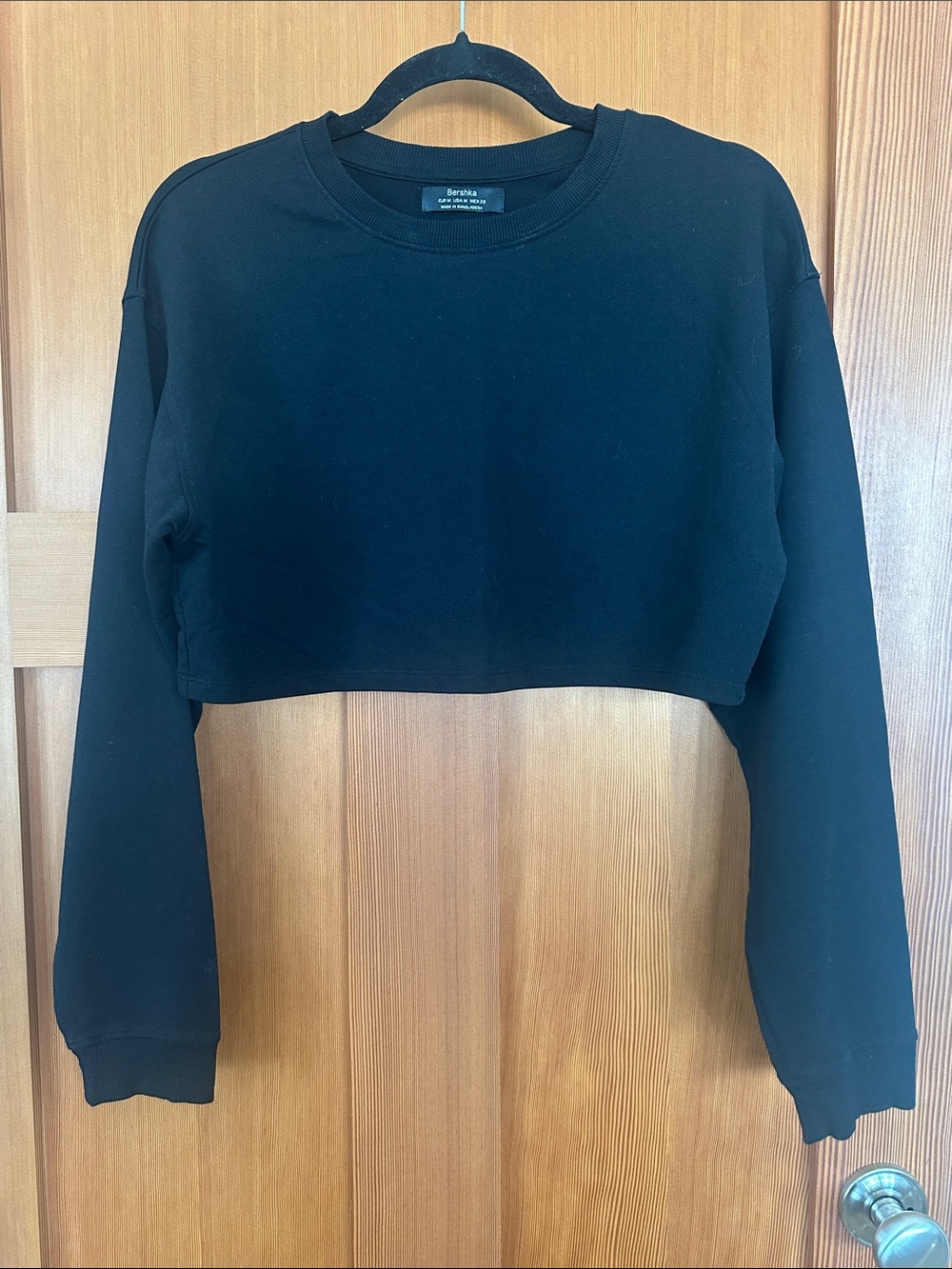 Bershka Black Cropped Sweatshirt with Crewneck - Women
